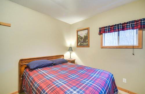 Cozy Birchwood Retreat on UTV Trail with Hot Tub! - Foto 13