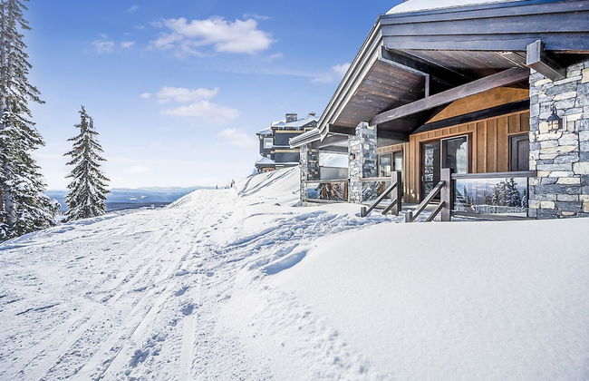 Inuksuk Lodge 4800 sq ft of Excellence - Photo 38