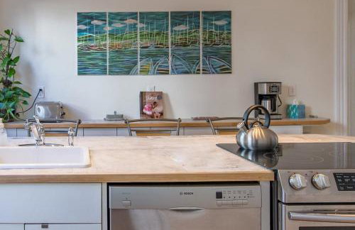 Peaceful Oasis on Munjoy Hill 1st flr 3BR parking - Foto 12