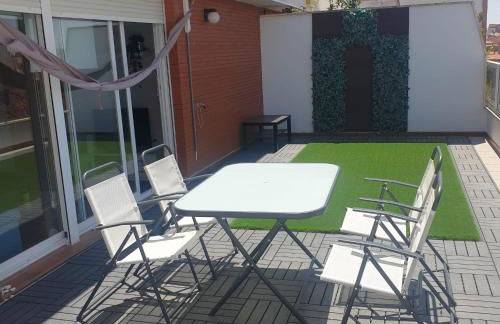 Espectacular Ático de 2 dormitorios con garaje y terraza privada de 30 m2 - Foto 1