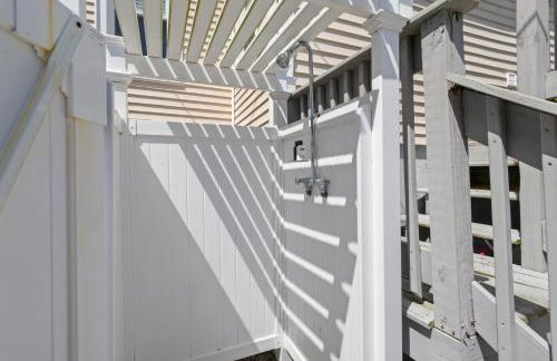 Dazzling Bungalow within 2 Blocks of Beach - Foto 43