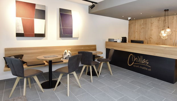 Coin salon dans le hall