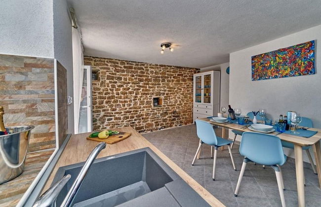 Elegant Stone House With Jacuzzi, Terrace, and Private Yard in Solta - Foto 6