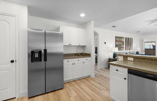 #370-Stunning 4 bed villa with south facing pool and spa with no rear neighbors - Foto 34