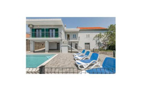 Beautiful Apartment In Omis - Photo 1