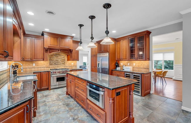 Cozy Private Home W Fireplace Outdoor Kitchen - Photo 44