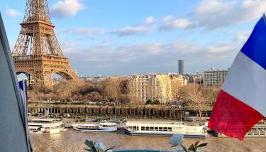 Devant la tour eiffel - Foto 1