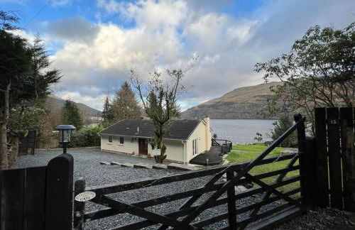 WATERSIDE 3 BED COTTAGE, HOT TUB, SAUNA, PVT BEACH - Foto 26