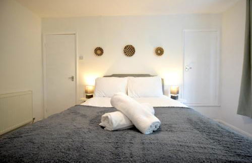 Stylish 1BR Retreat with Garden and Rustic Kitchen - Foto 12