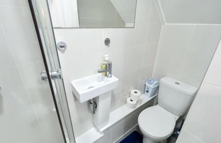 Modern 3-Bed, 3-Bath Maida Vale Flat with Private Garden near Little Venice, St Johns Wood, Regents Park, Paddington by NourNest Apartments - Photo 25