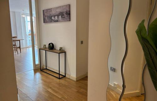 LUX 2bed City Centre and AO Arena Free Parking Modern Apt - Foto 14