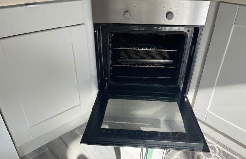 Spacious Flat! Sleeps 7, Pet Friendly and Parking - Photo 36