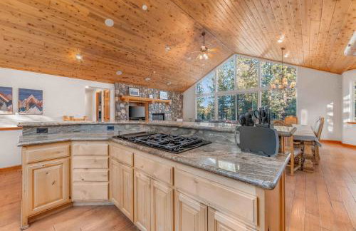 Fully Remodeled Tahoe Retreat with Game Room and Hot Tub - Foto 33