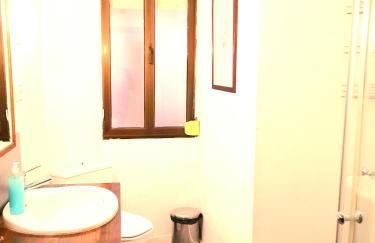 NO FIESTAS, 5 DORMITORIOS Solo familias, parejas o trabajo PARKING Público Gratis a 300m - Foto 23