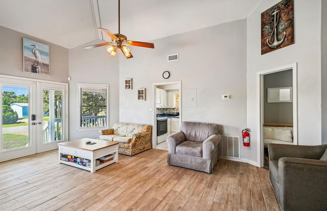 2340 Grand Oaks Ln 2 Bedroom Home by RedAwning - Photo 9