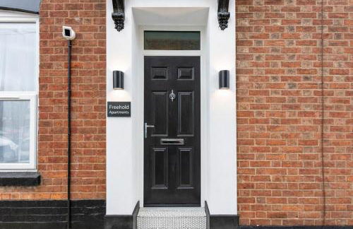 Unique 5 Bedroom 4 Bathroom House with Self-Contained-Studio - Excellent Location - Pool Table, Super-Fast Wifi, Smart TV and Self-Check-In by Yoko Property - Photo 54