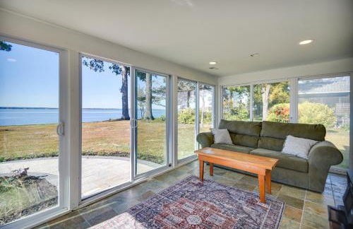 Waterfront Gloucester Cottage with Private Boat Dock - Foto 13