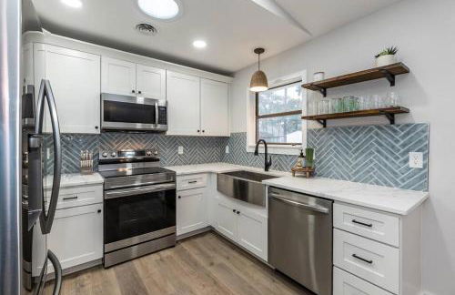 Island Joy - Newly Renovated/Walk to the Beach! - Foto 9