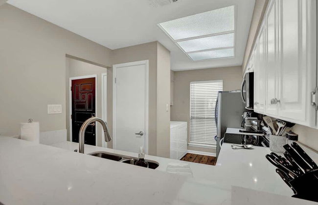 Luxury Riverfront Condo 1 BLK to Schlitterbahn! - Foto 14