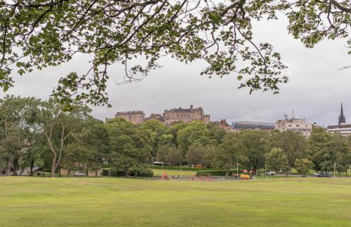 3 bed overlooking meadows park - Foto 2