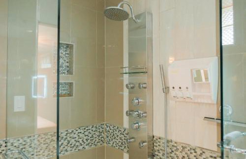 Luxe Dallas Estate Nearly Half Acre Skyline Views - Foto 42