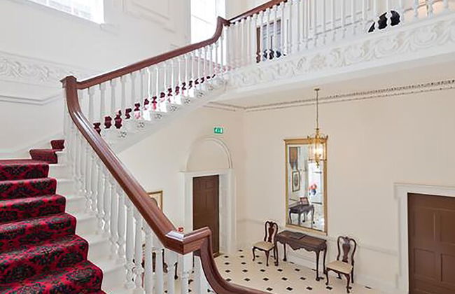 Henrietta Suites City Centre - Photo 2