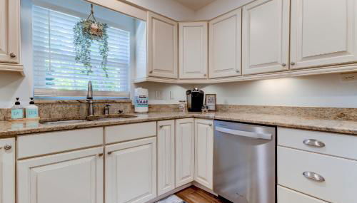 Spacious 3 Bedroom PET FRIENDLY!- Close to beach! - Foto 2