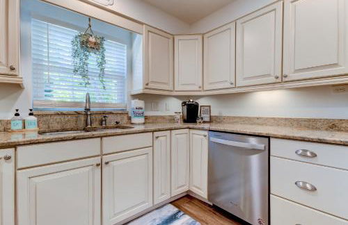 Spacious 3 Bedroom PET FRIENDLY!- Close to beach! - Foto 2