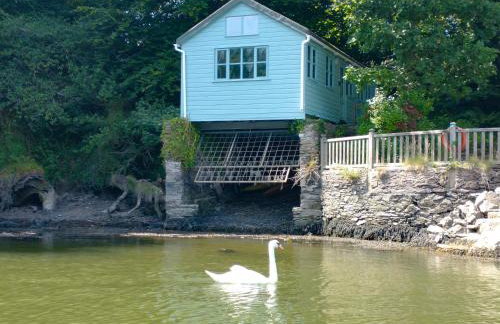 The Sharpham Boat House - Photo 1