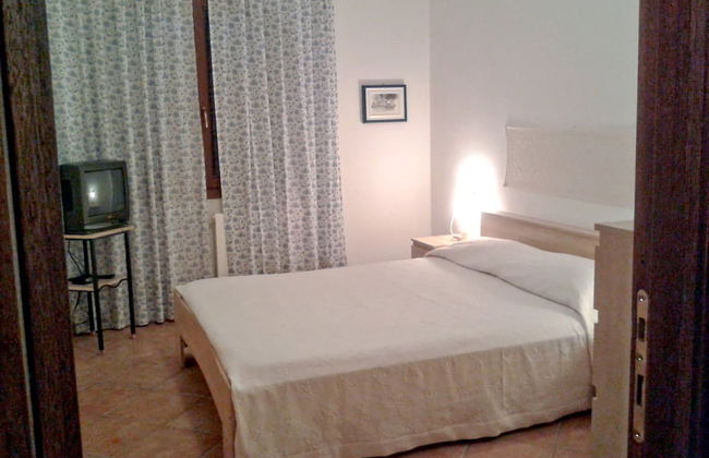 Three-room Apartment With Parking - Photo 3