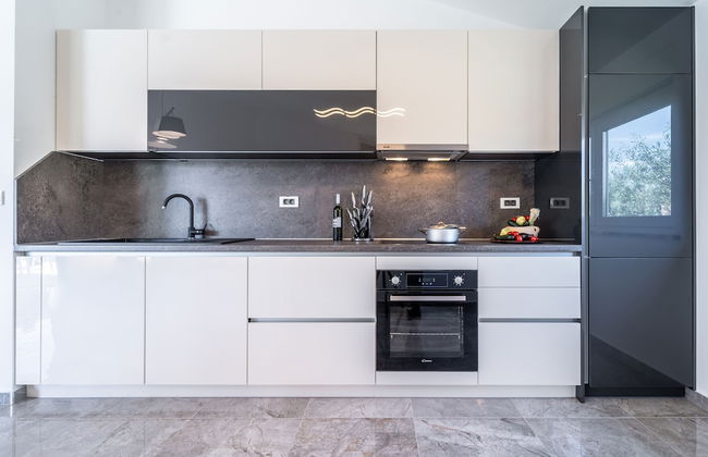 Modern Villa With Pool and Terrace - Foto 9