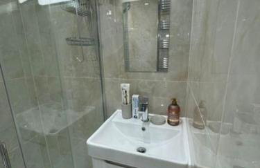 Stylish London Stay 2-Bedroom Duplex Sleeps 6 - Foto 25