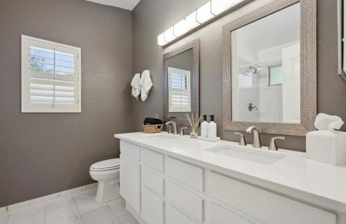 Chic Desert Retreat - Lush Spa Pool - Mini Golf - Foto 15