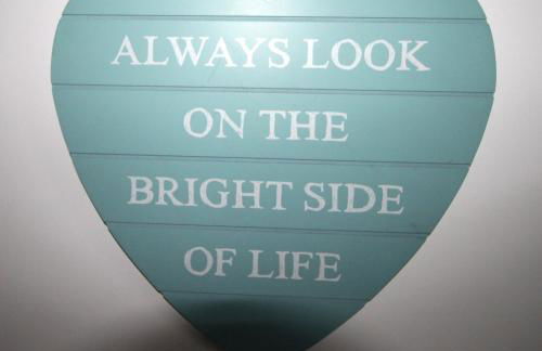 3 Bedroom House - Parking - Wifi - Fully Refurbished Throughout - New Kitchen & Bathroom - Foto 17