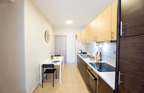 The Mirror House - Photo 13