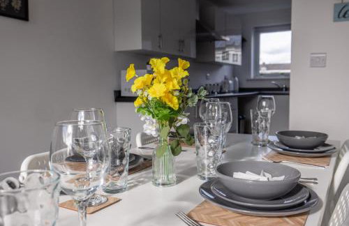 Modern 3 Bed House-Free Parking-by Holiday Homes - Foto 8