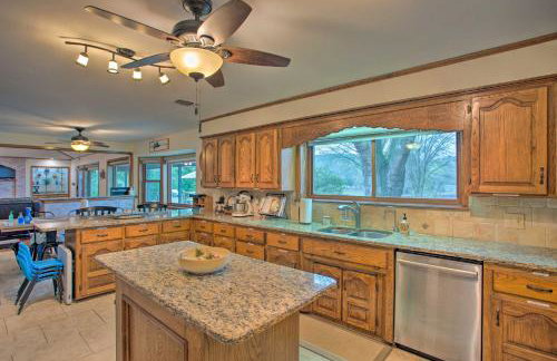 Roomy Texas Lake Retreat with Private Boat Ramp - Foto 10