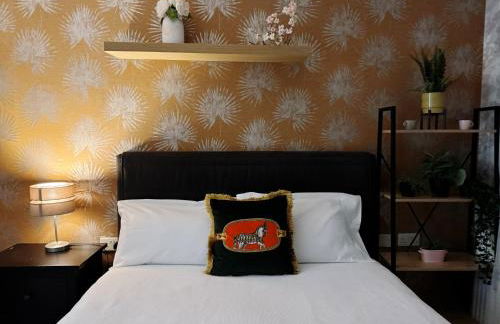 Comfy Stylish Unit Near Canary Wharf l Top Floor Ideal for Business and Leisure Privacy l No Minimum Stay I - Photo 21