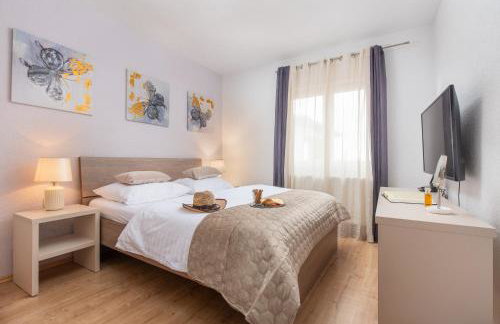 Holiday home Svilaja I Heated pool, family retreat - Photo 14