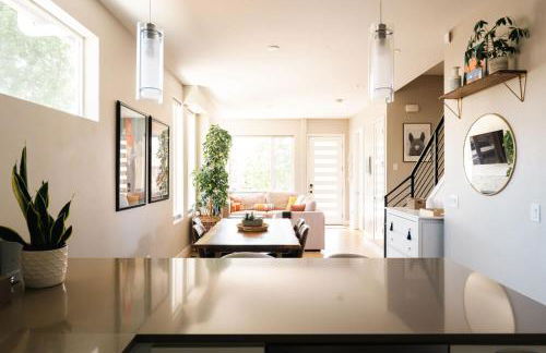 Modern Comfort w Mountain Views - Pet-Friendly - Foto 17