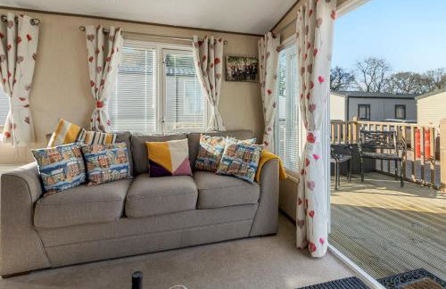 Retreat at the Lake - Fishing Lakes, Heated Outdoor Swimming Pool 500yrds on Sister Park , Pool Open April to September - Foto 15