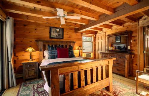 Poconos True Log Cabin with Sauna, Movie Theather, Hot Tub & Fire Pit! - Foto 21