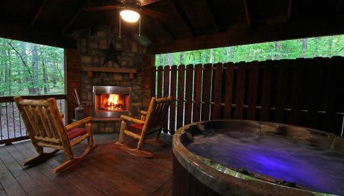 Rustic Family Getaway - Pool Table, Hot Tub, Pets, Great Location - Foto 3