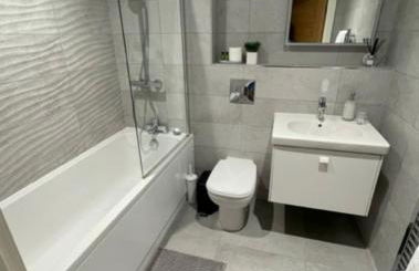 Solihull Flat For 2 with Fast WiFi with Free Secured Parking - Foto 11