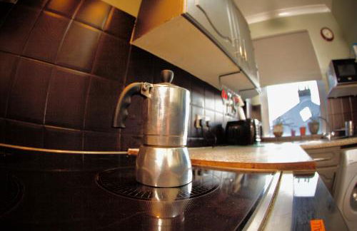 Stylish and artistic flat in Southend on Sea - 2 Double Bedrooms, Free on-street parking - Foto 15