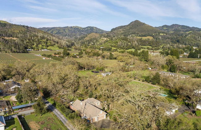 Valley of the Moon by Avantstay Tranquil Escape, Large Yard w/ Hot Tub & Fire Pit - Foto 8