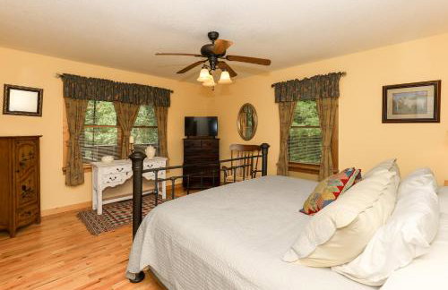 3-Story Private Cabin with Hot Tub and Fire Pit - Foto 13