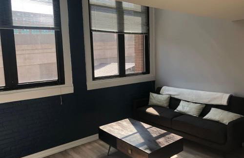 Cozy Downtown Modern Condo in the Heart of it all - Foto 5