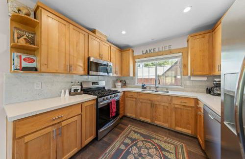 Rustling Grove in Tahoe City - Pet-Friendly, Walking Distance to Downtown and Lake - Private Hot Tub - Foto 9