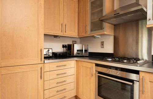 Modern, Well Presented 2-Bedroom Apartment, With Parking, Opposite Nirvana Spa - Pass the Keys - Foto 7